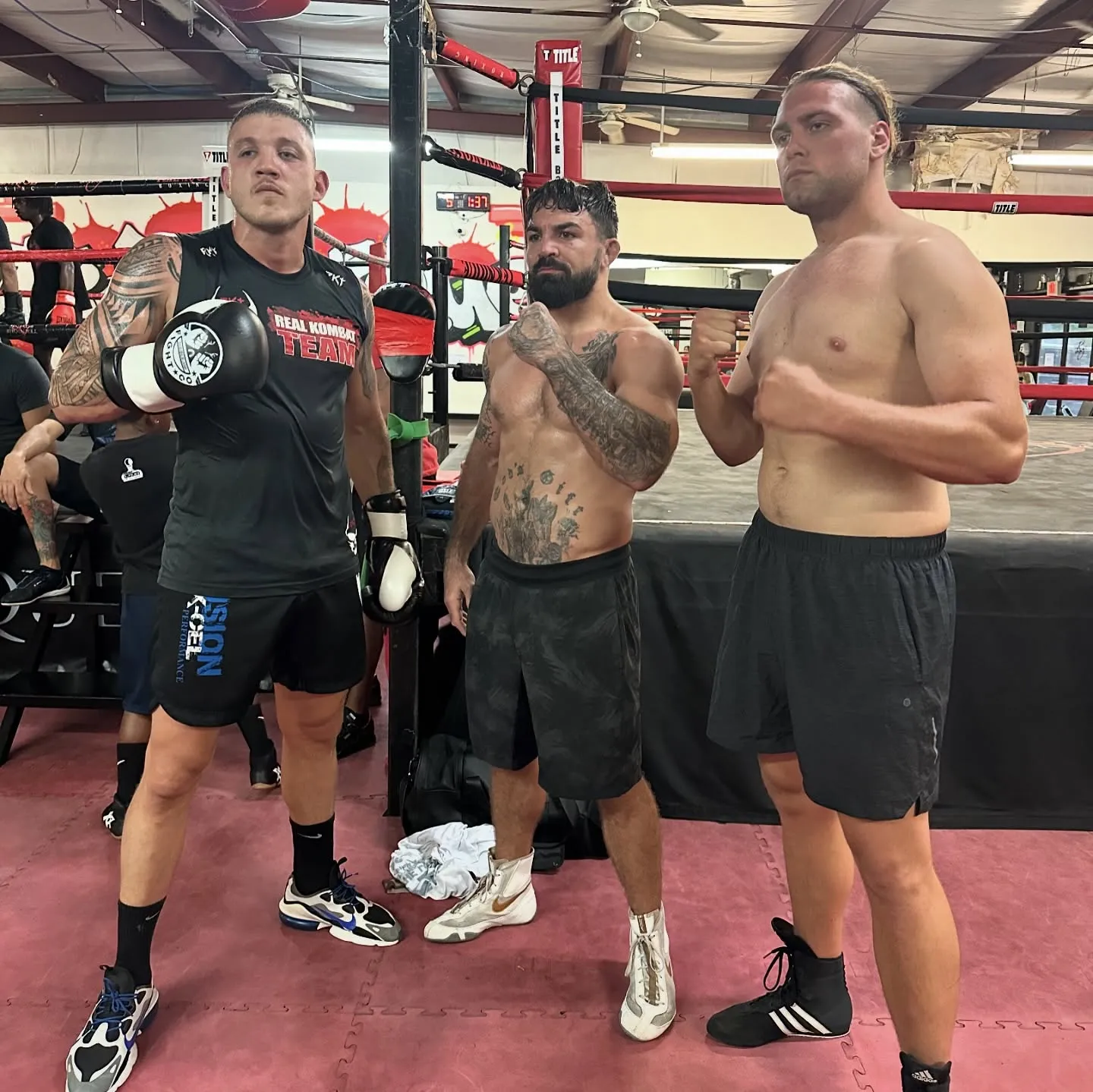 Willer e Mike Perry no treino de boxe, 2024